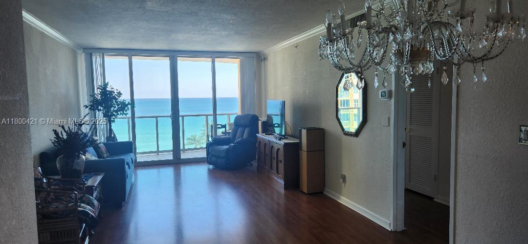 WAVE CONDO - Residential