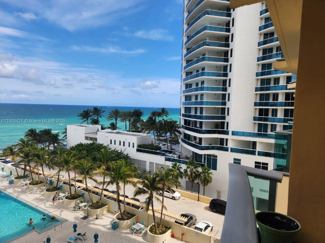 WAVE CONDO - Residential