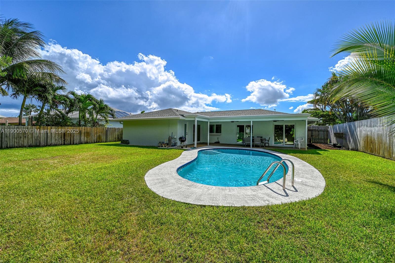YACHTMANS COVE - Residential