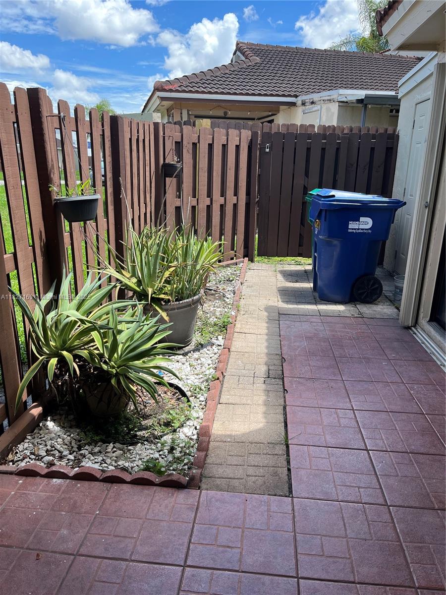 VILLA HOMES AT THE MOORS - Residential