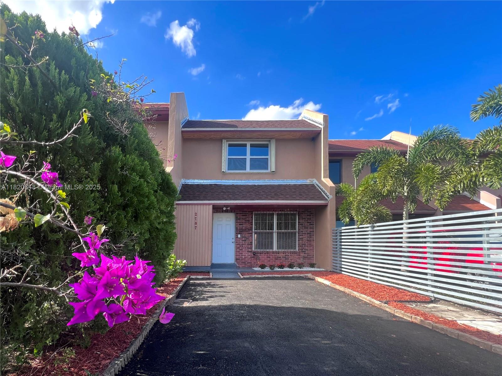2787 Nw 196th St, Miami Gardens, Broward County, Florida - 3 Bedrooms  
2 Bathrooms - 