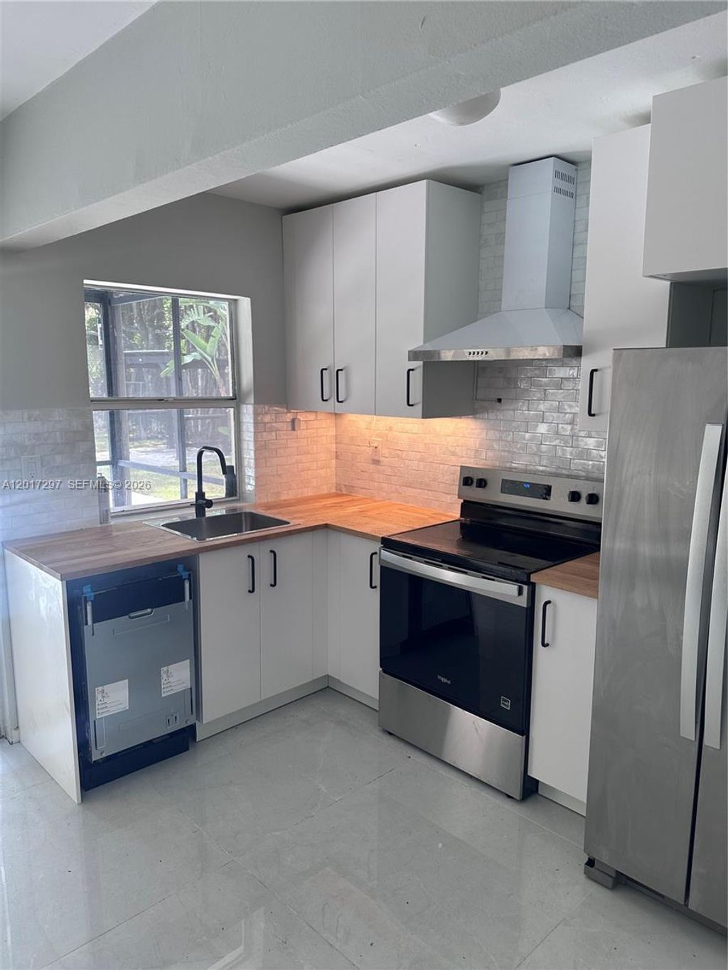 Photo of 200 SE 19th St, Fort Lauderdale, FL 33316 (MLS # A12017297)