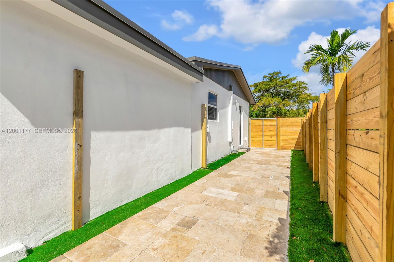 COMMONWEALTH ESTATES - Residential Lease