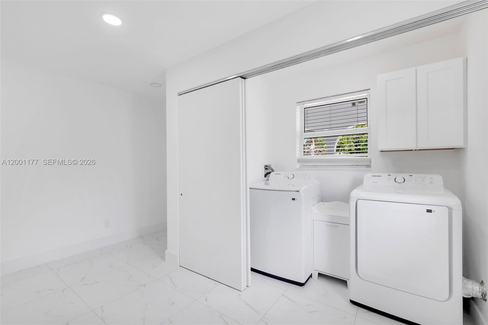 COMMONWEALTH ESTATES - Residential Lease