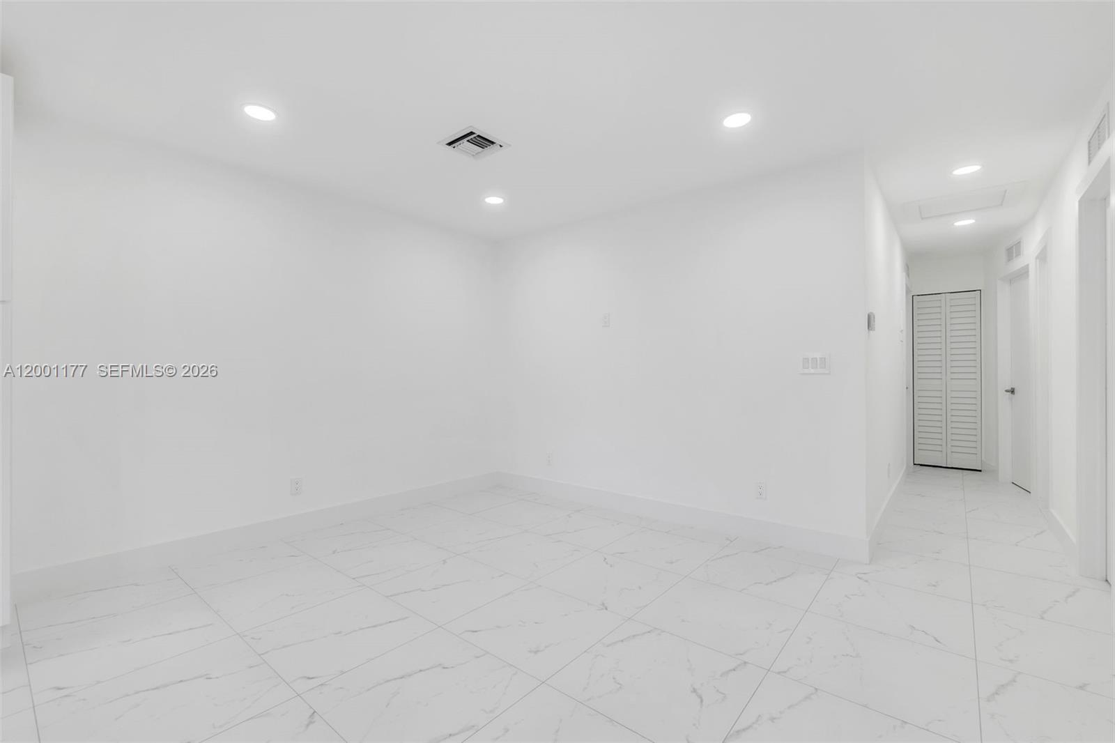 COMMONWEALTH ESTATES - Residential Lease