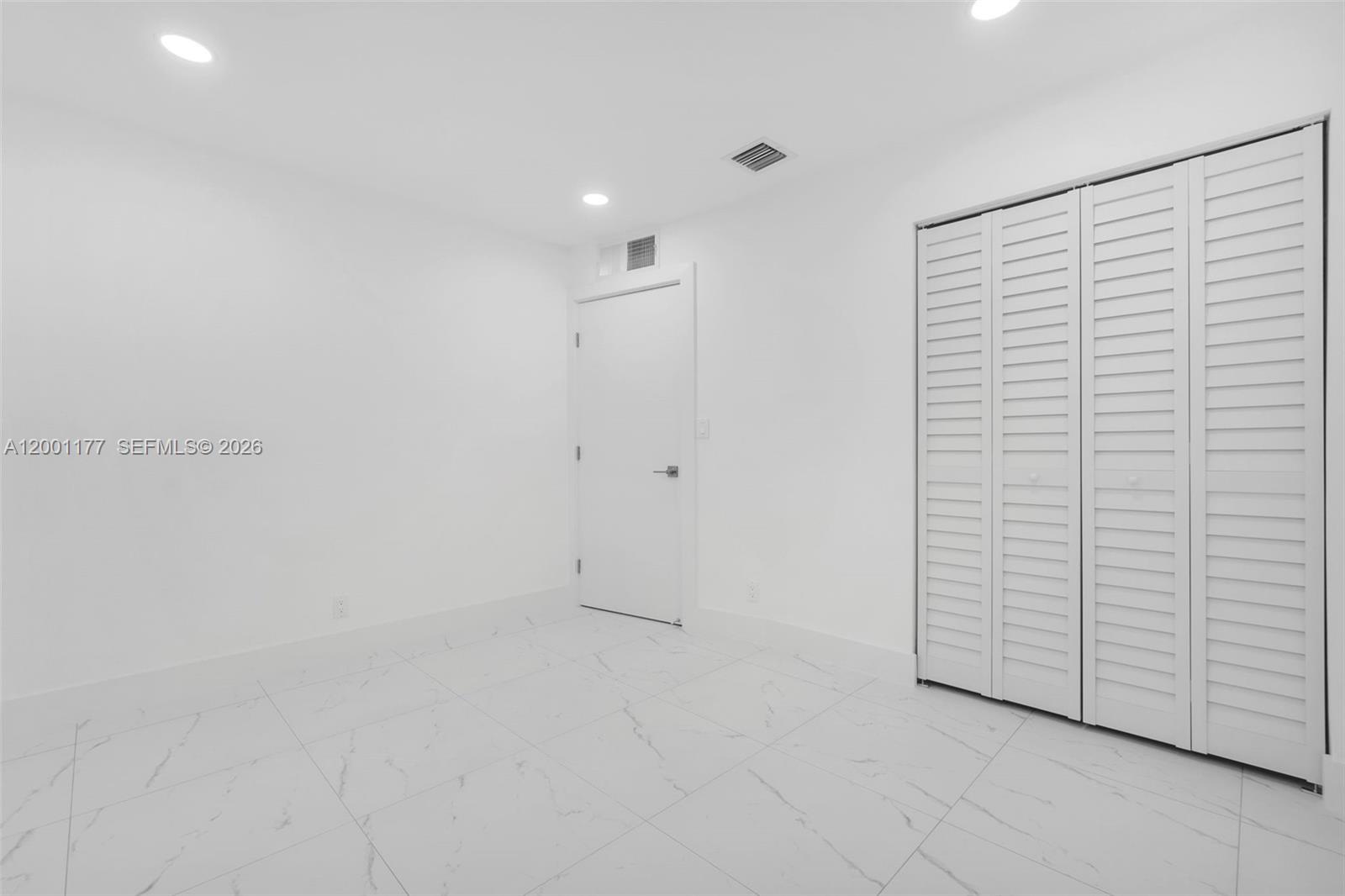 COMMONWEALTH ESTATES - Residential Lease