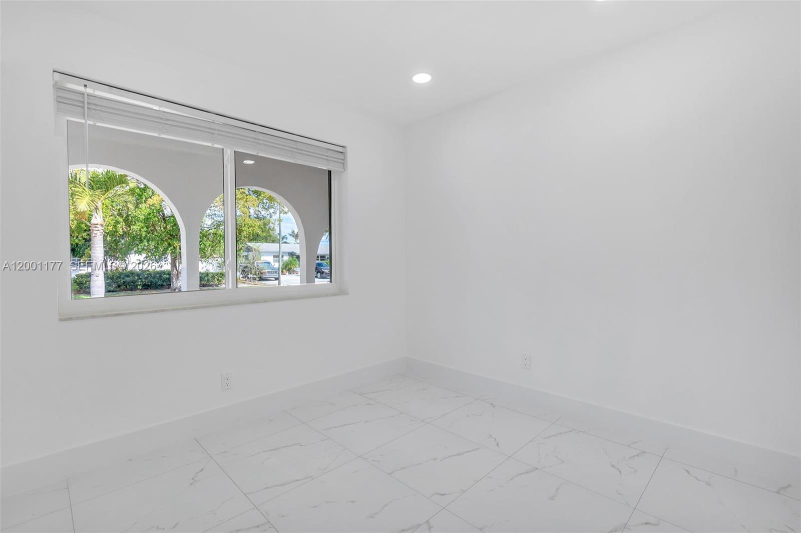 COMMONWEALTH ESTATES - Residential Lease