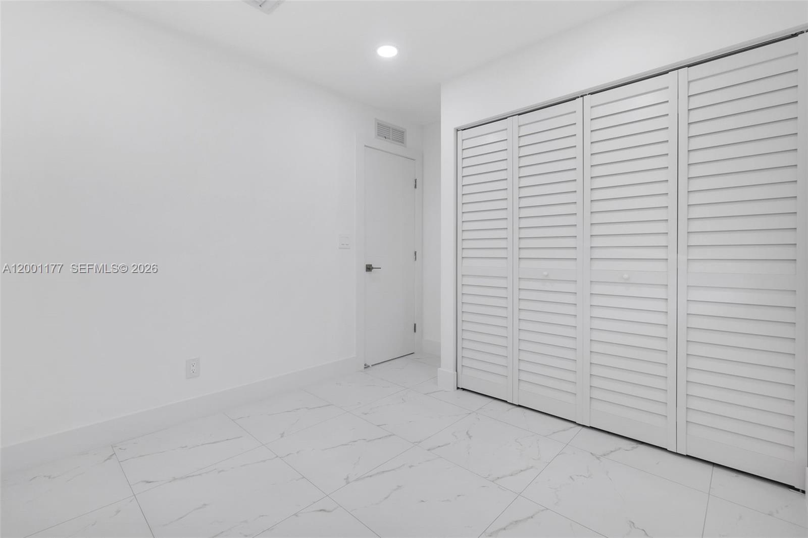 COMMONWEALTH ESTATES - Residential Lease