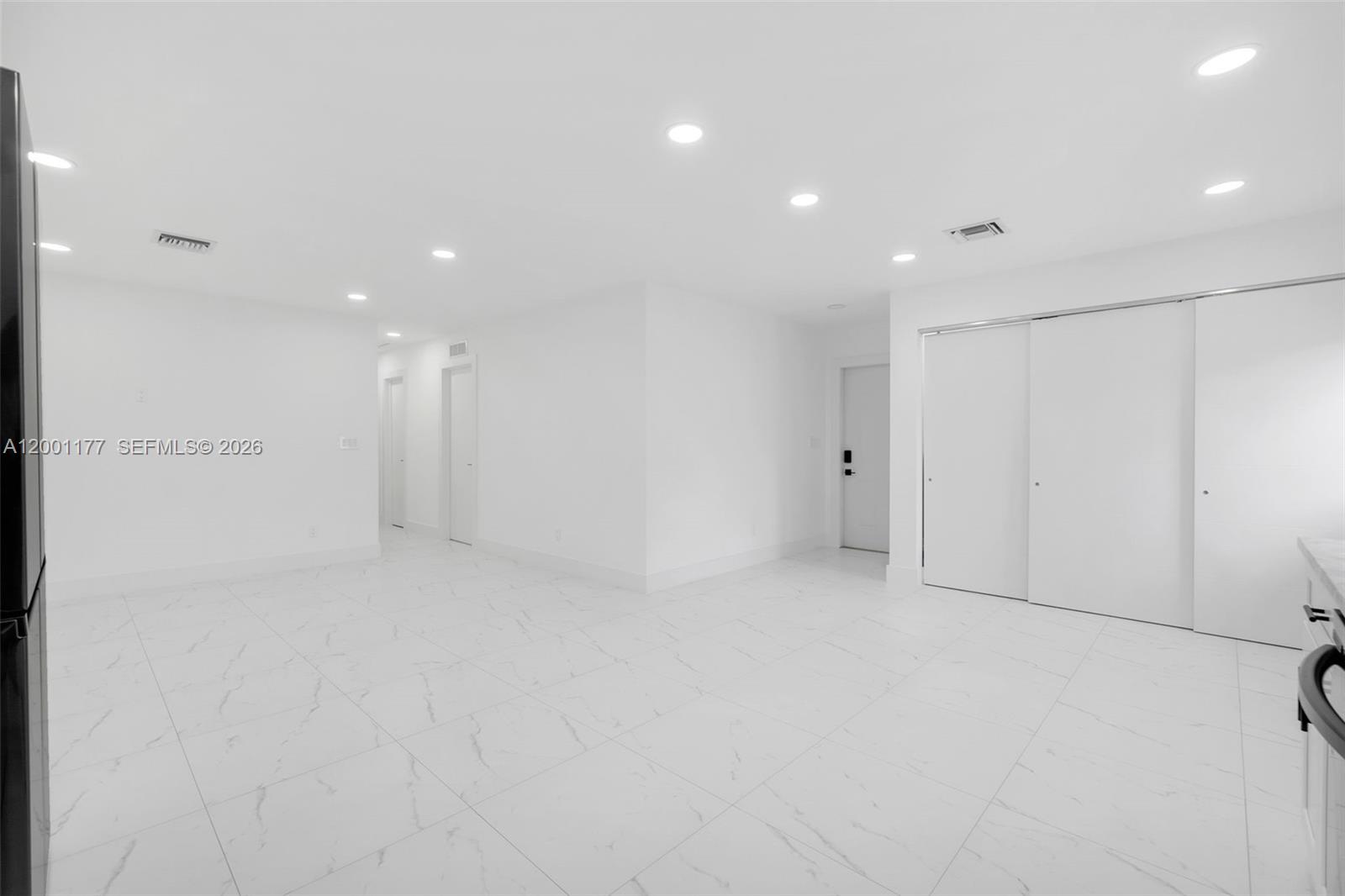 COMMONWEALTH ESTATES - Residential Lease