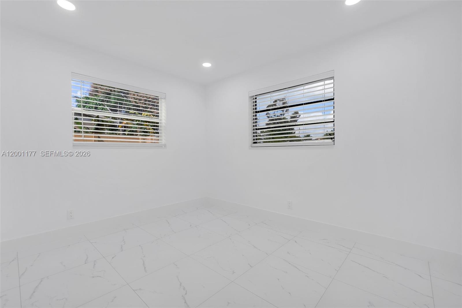 COMMONWEALTH ESTATES - Residential Lease