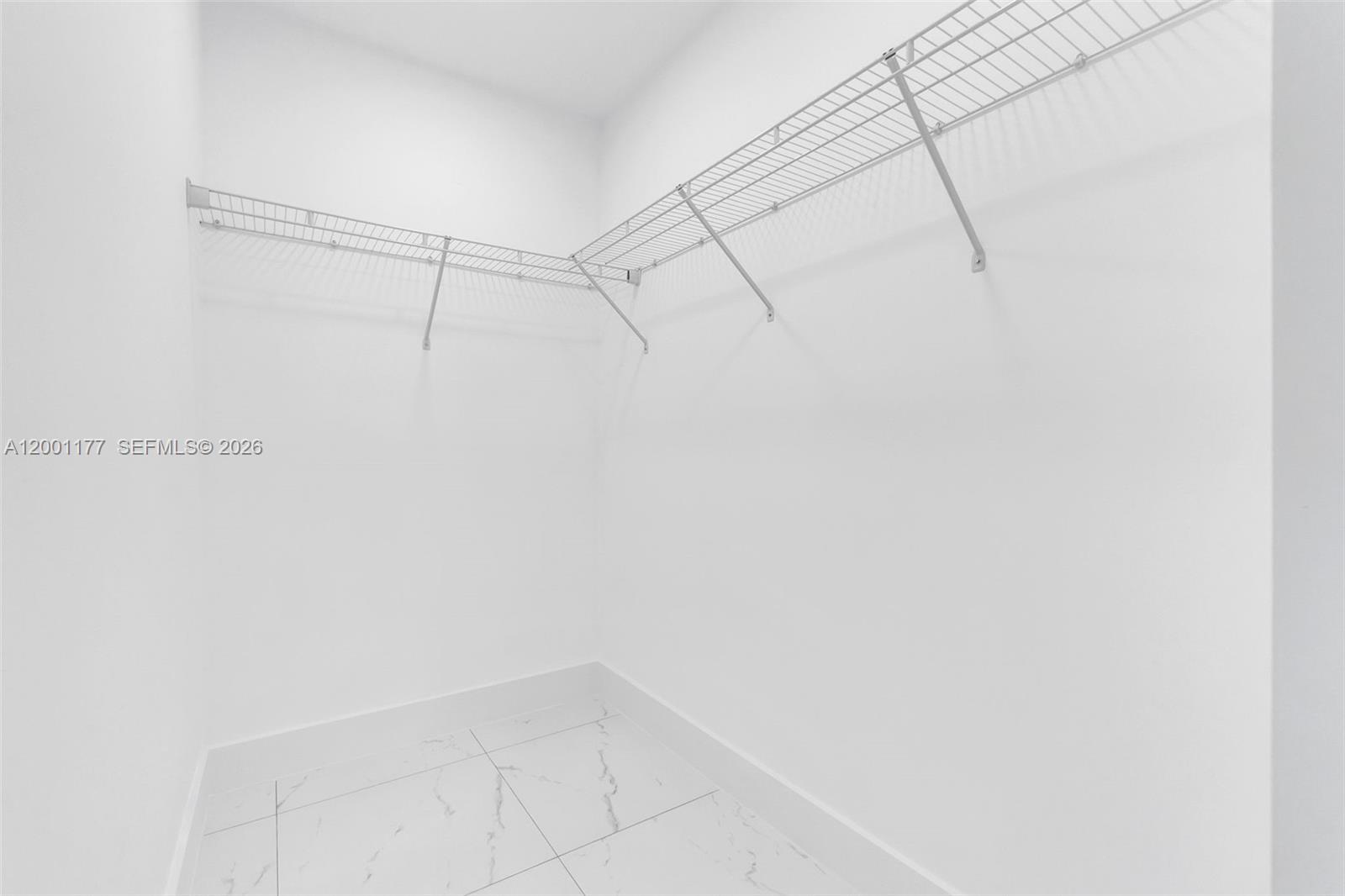 COMMONWEALTH ESTATES - Residential Lease