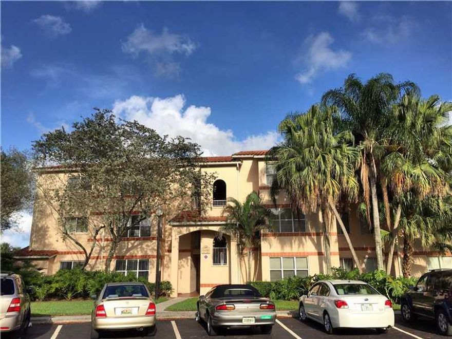 FIRST MONTH AND SECURITY ONLY REQUIRED TO MOVE IN.PROPERTY PAID FULL IN CASH PLEASE CLICK ON SHOWING ASSIST FOR LOCKBOX COMBINATION.TENANT HAS TO HAVE A MINIMUM OF $ 2500 VERYFIABLE NET INCOME A MONTH TO GET APPROVED.PLEASE LOOK AT BROKER REMARKS BEFORE T O SUBMIT AN OFFER. UNIT IN THE SECOND FLOOR.