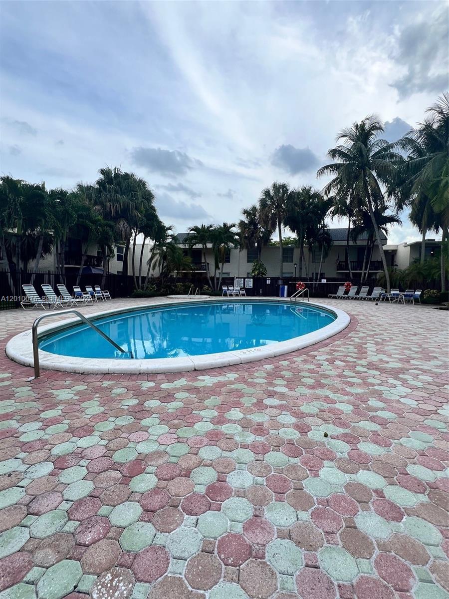 CAPTIVA LAKES VILLAS COND - Residential