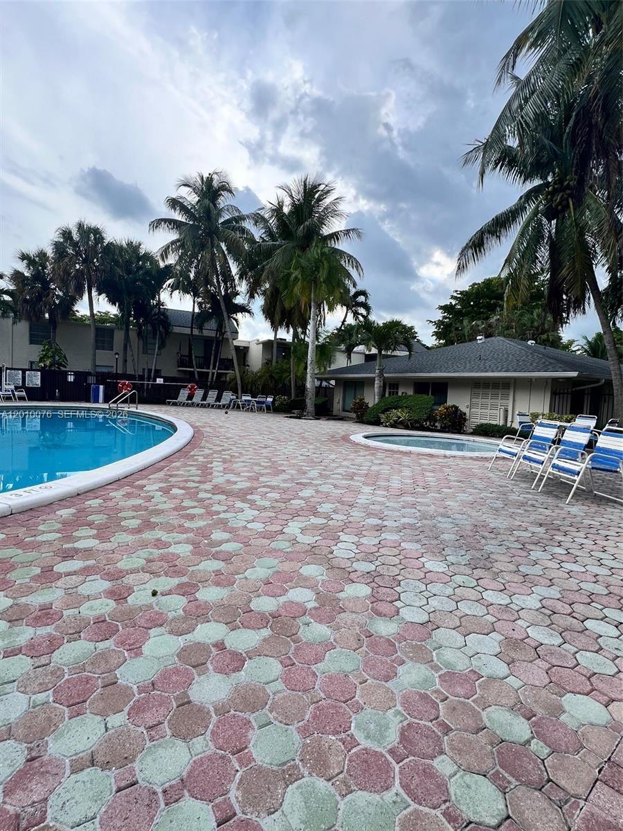 CAPTIVA LAKES VILLAS COND - Residential