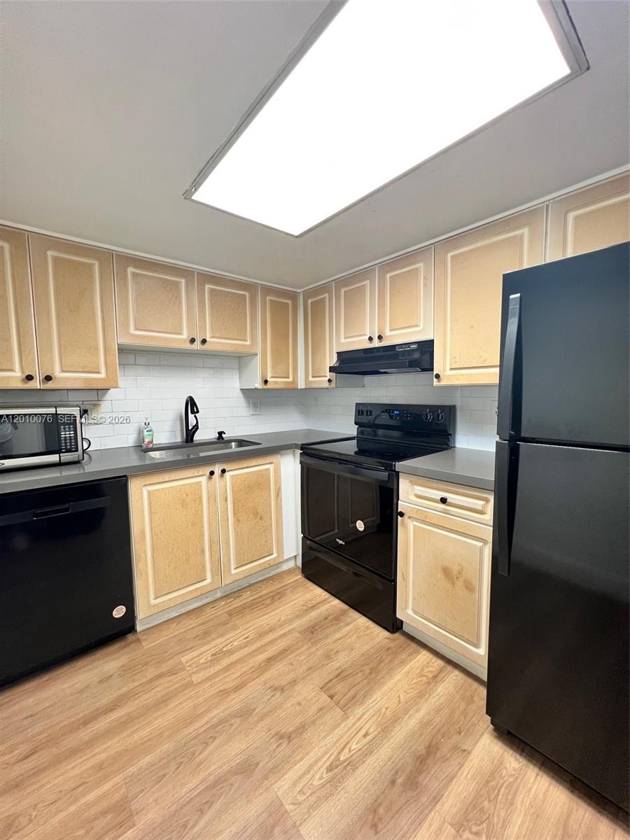 CAPTIVA LAKES VILLAS COND - Residential