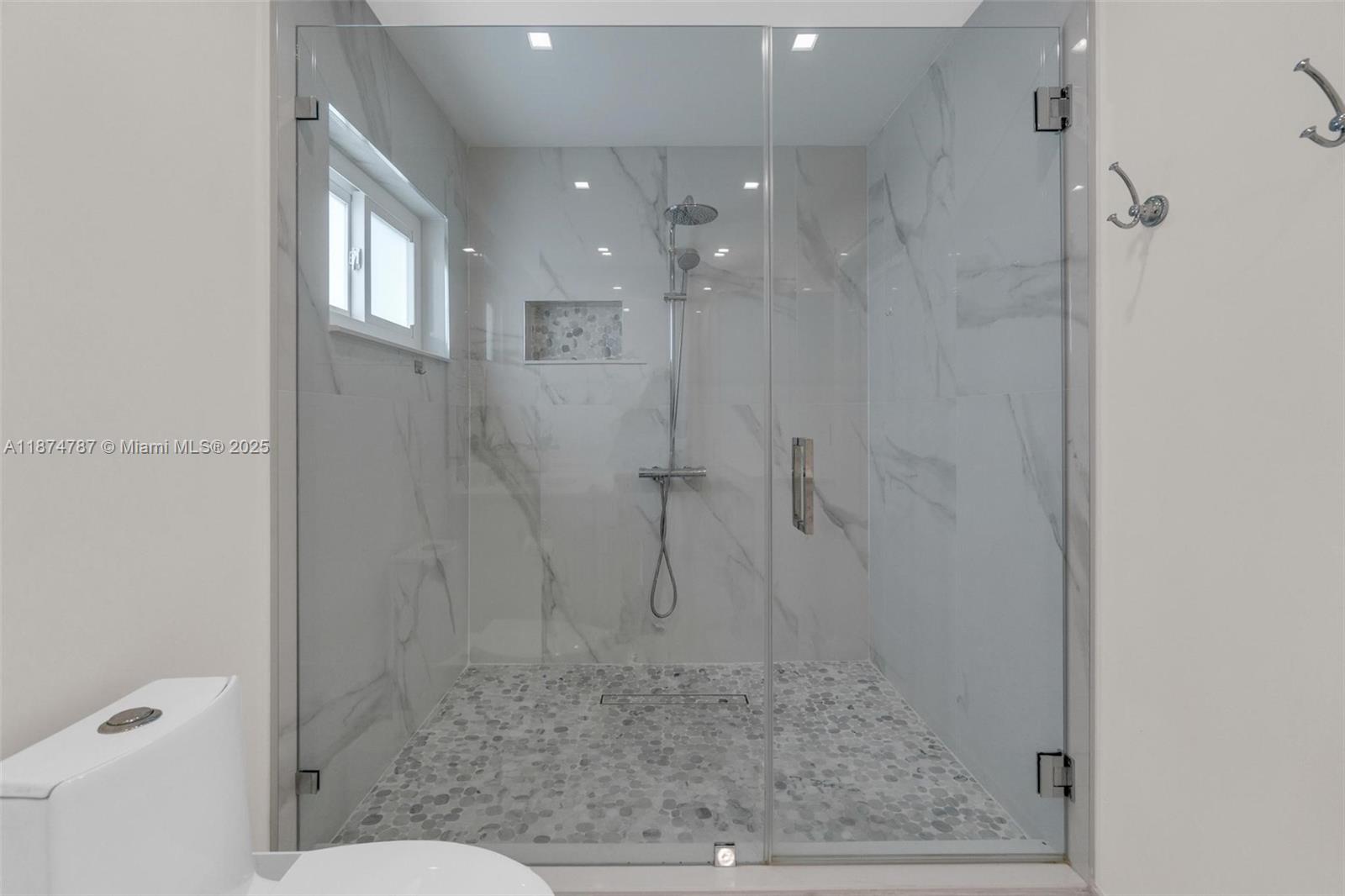 INTERNATIONAL GARDENS SEC - Residential