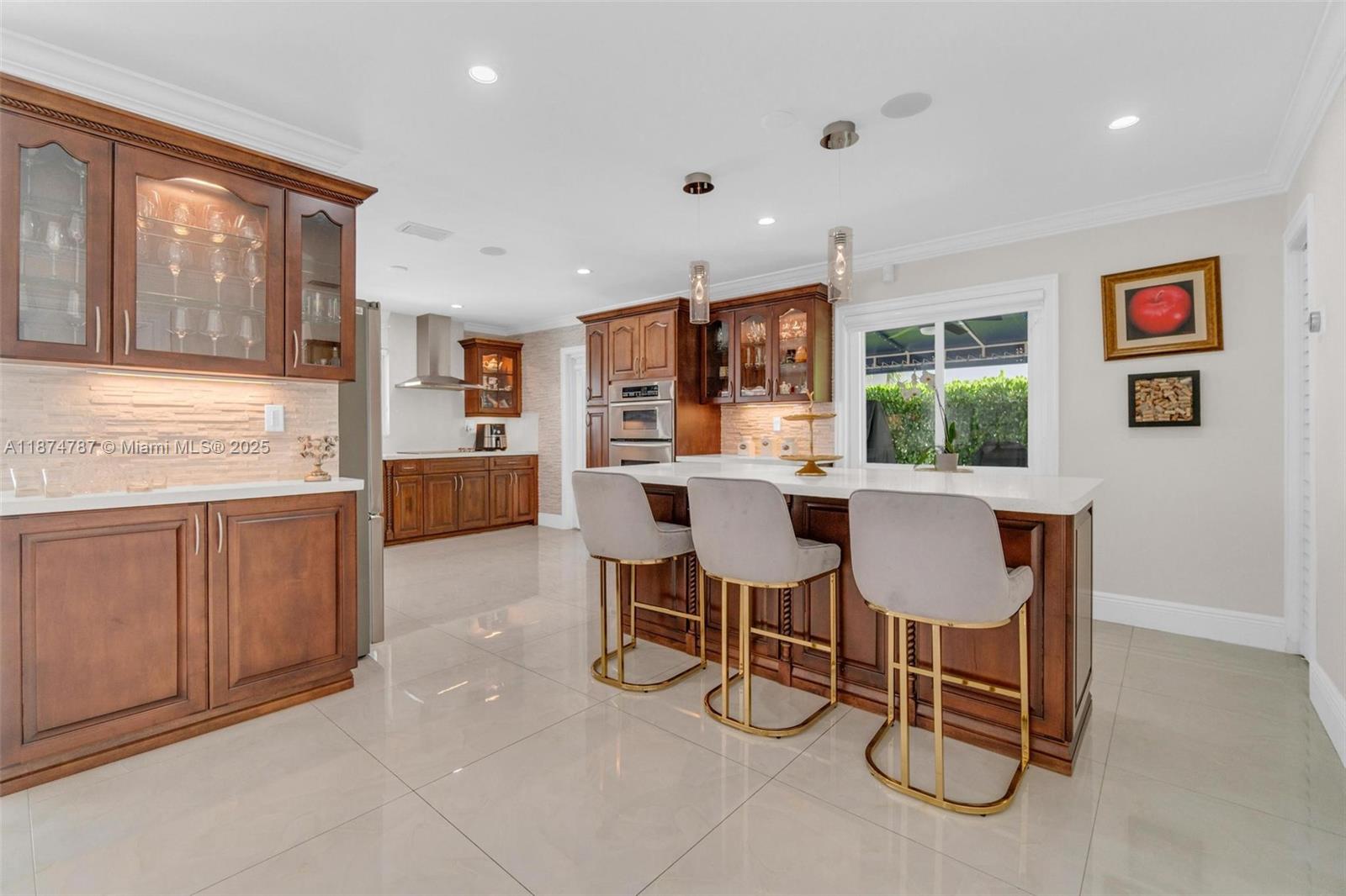 INTERNATIONAL GARDENS SEC - Residential