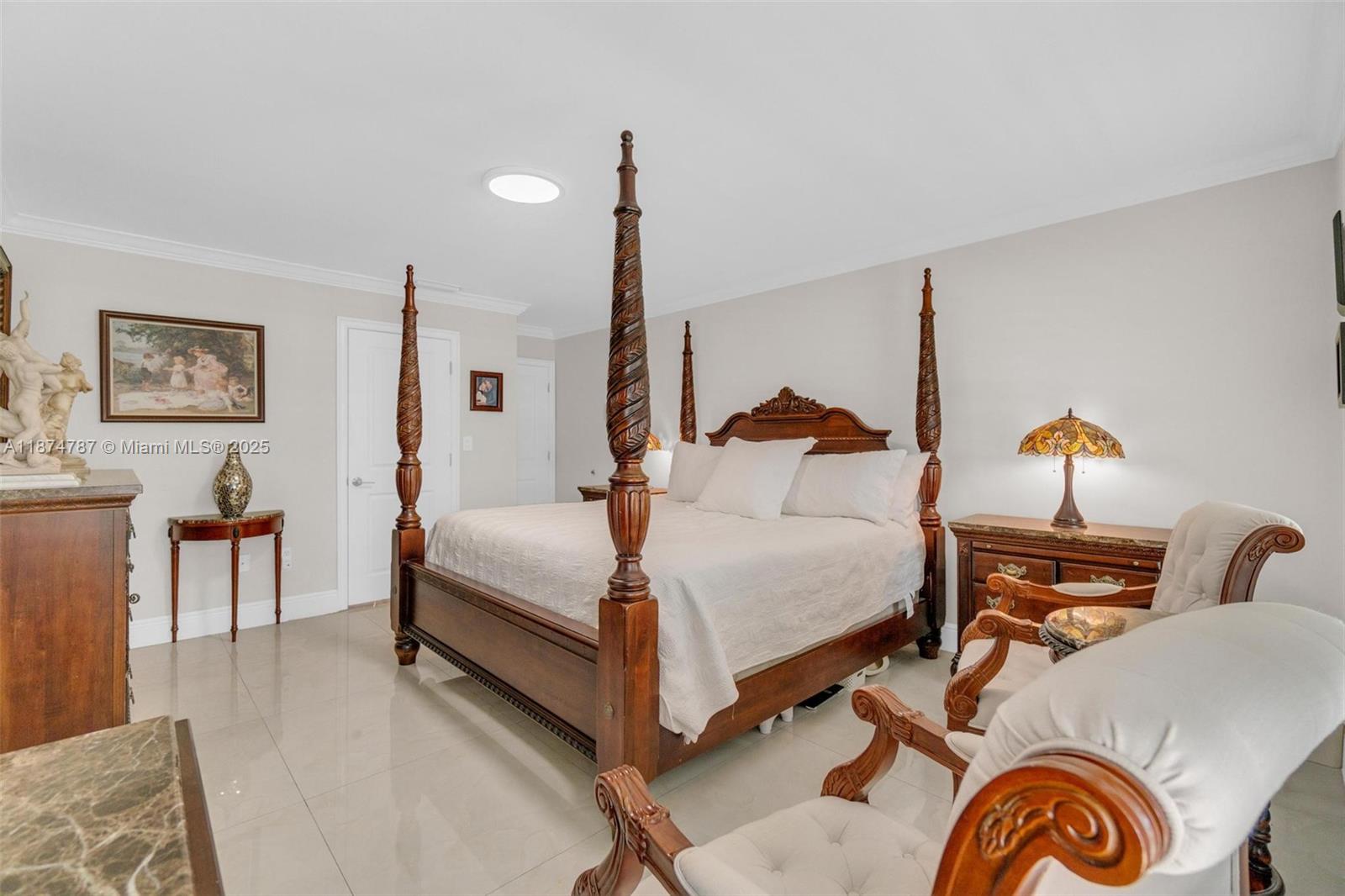 INTERNATIONAL GARDENS SEC - Residential