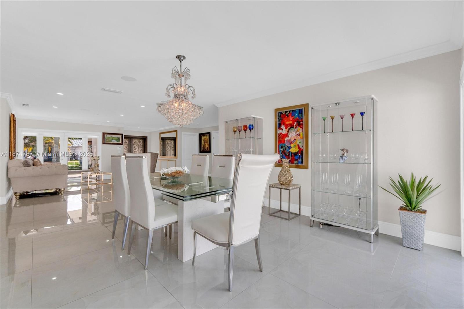 INTERNATIONAL GARDENS SEC - Residential