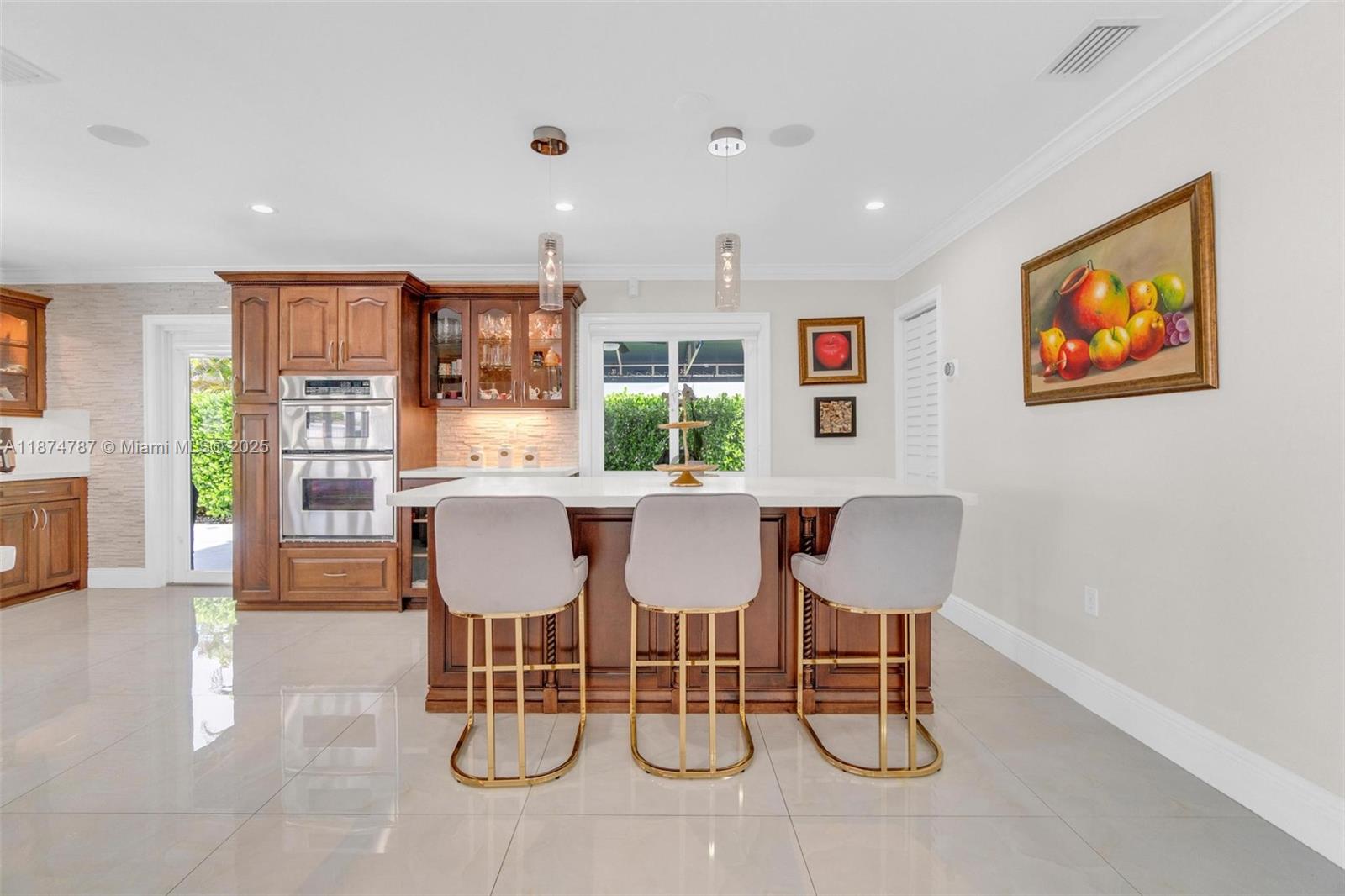 INTERNATIONAL GARDENS SEC - Residential