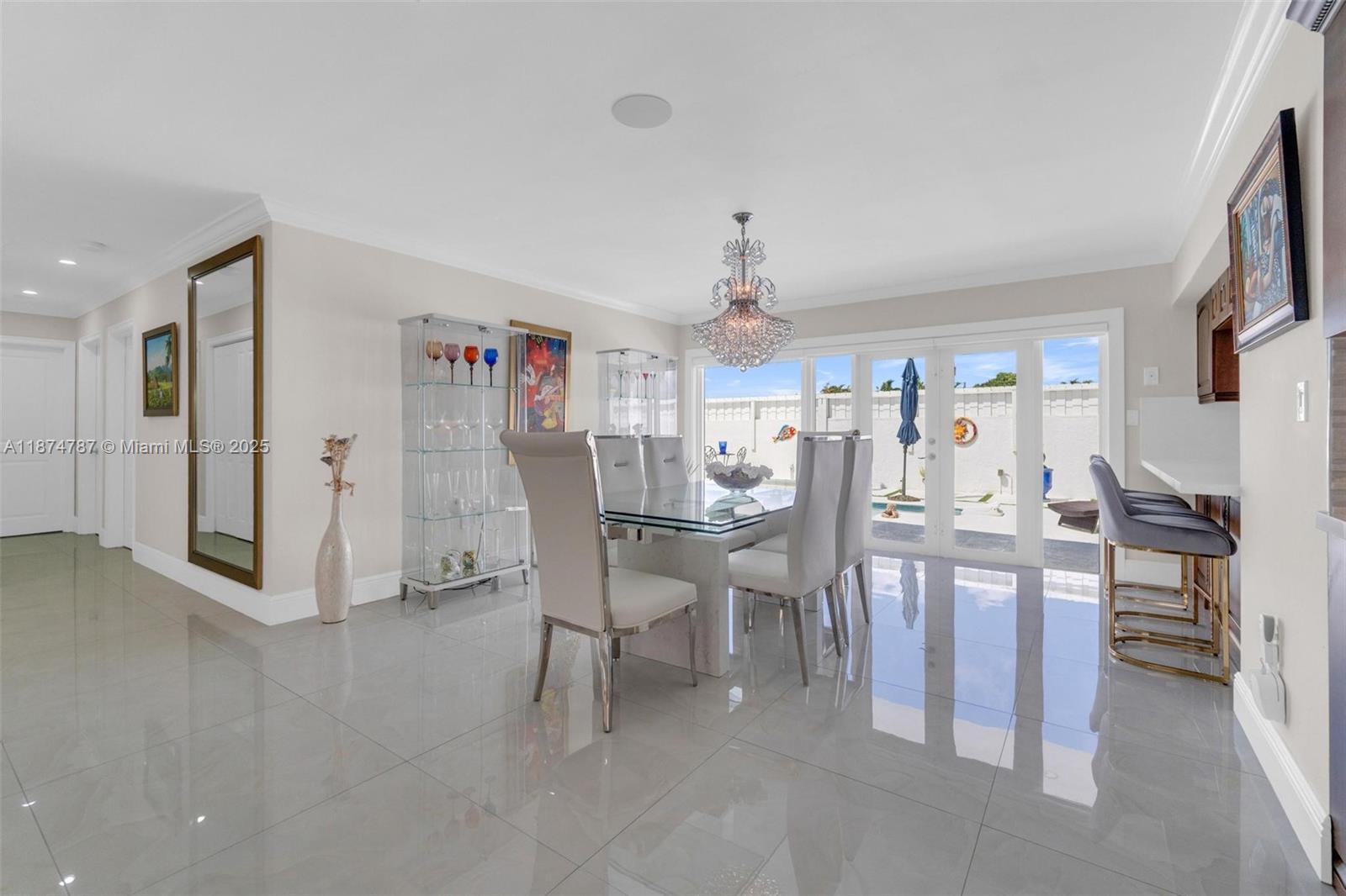 INTERNATIONAL GARDENS SEC - Residential