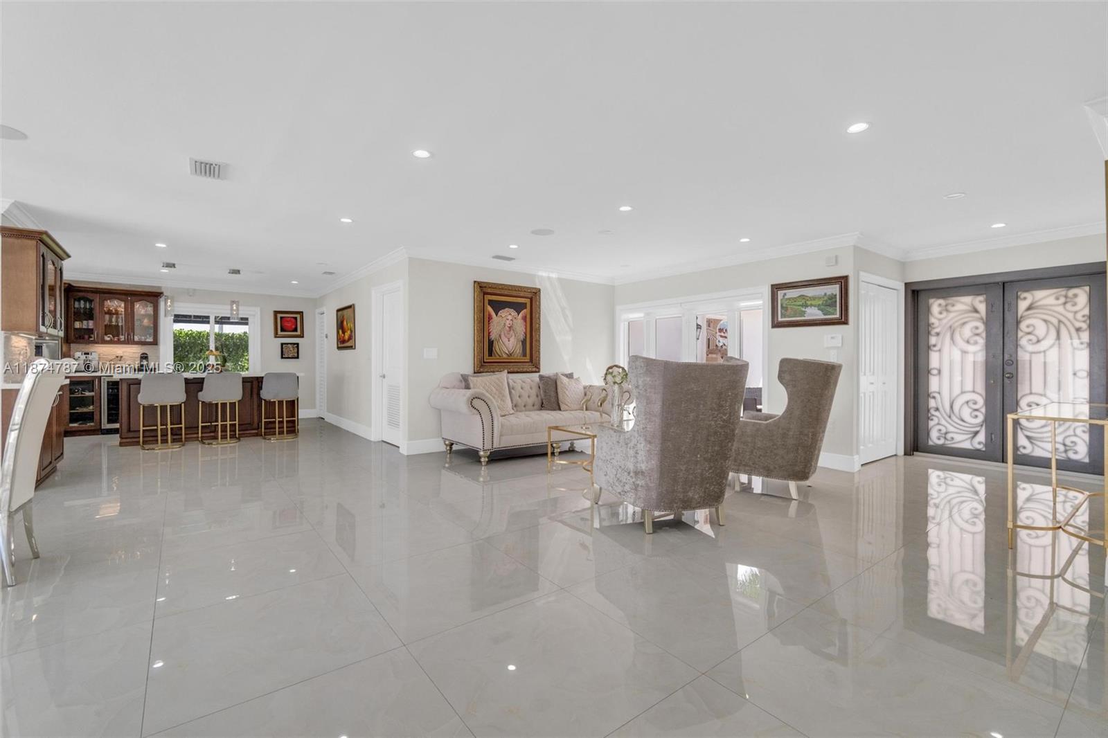 INTERNATIONAL GARDENS SEC - Residential