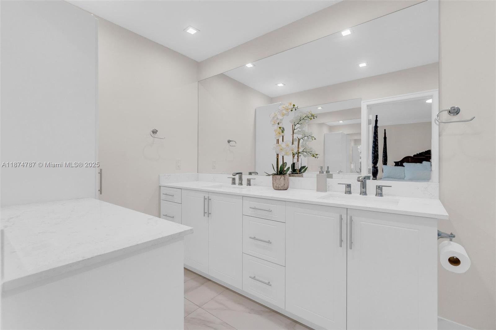 INTERNATIONAL GARDENS SEC - Residential