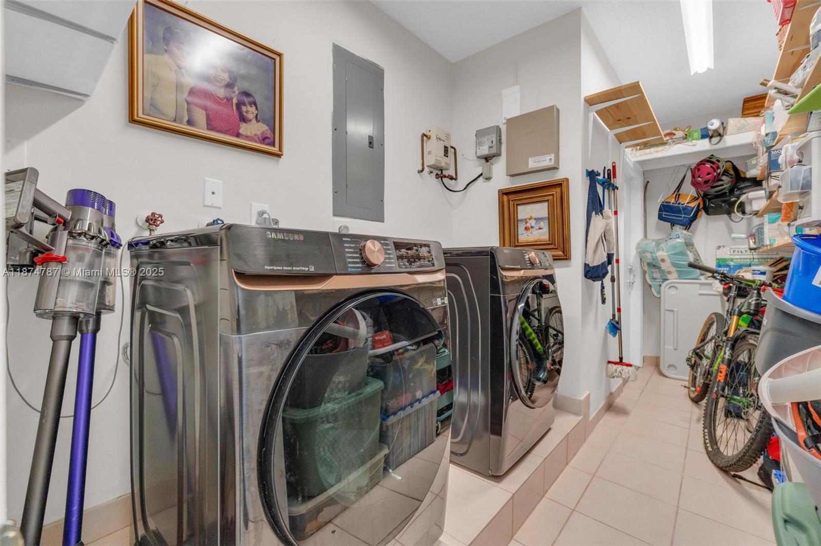 INTERNATIONAL GARDENS SEC - Residential