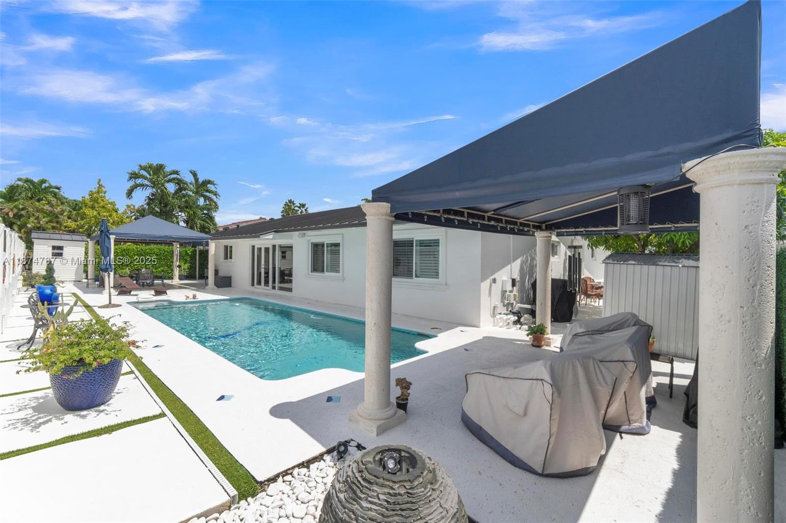 INTERNATIONAL GARDENS SEC - Residential