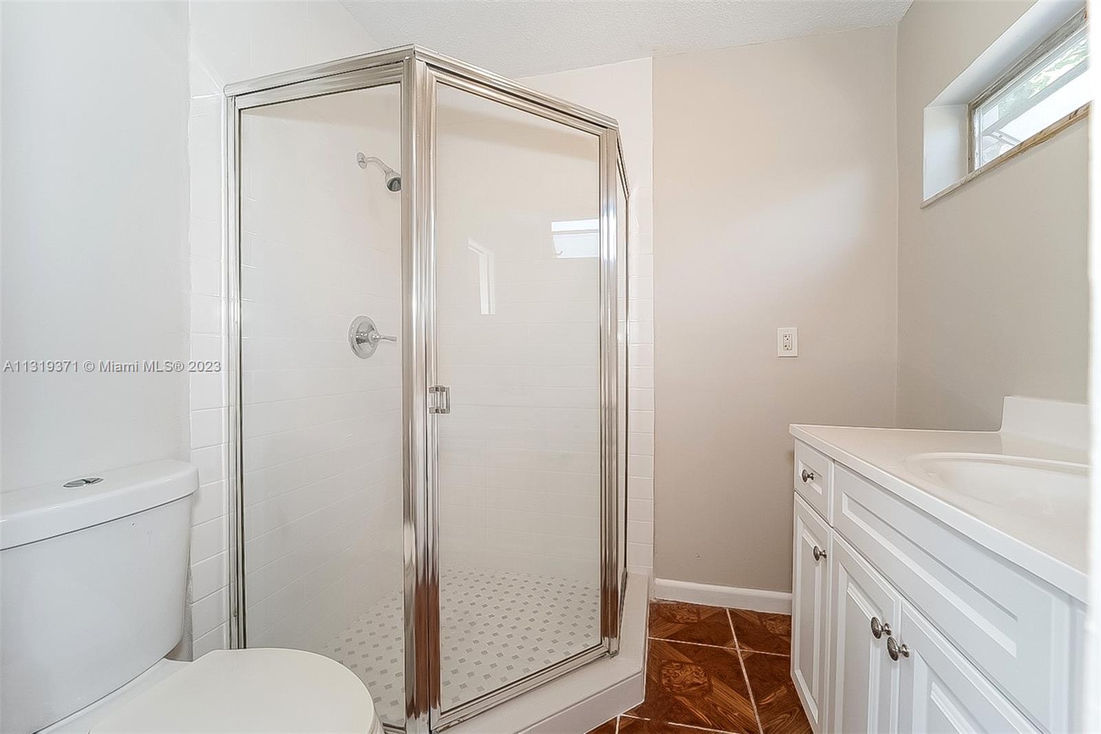 OAKLAND ESTATES 3RD SEC - Residential Lease