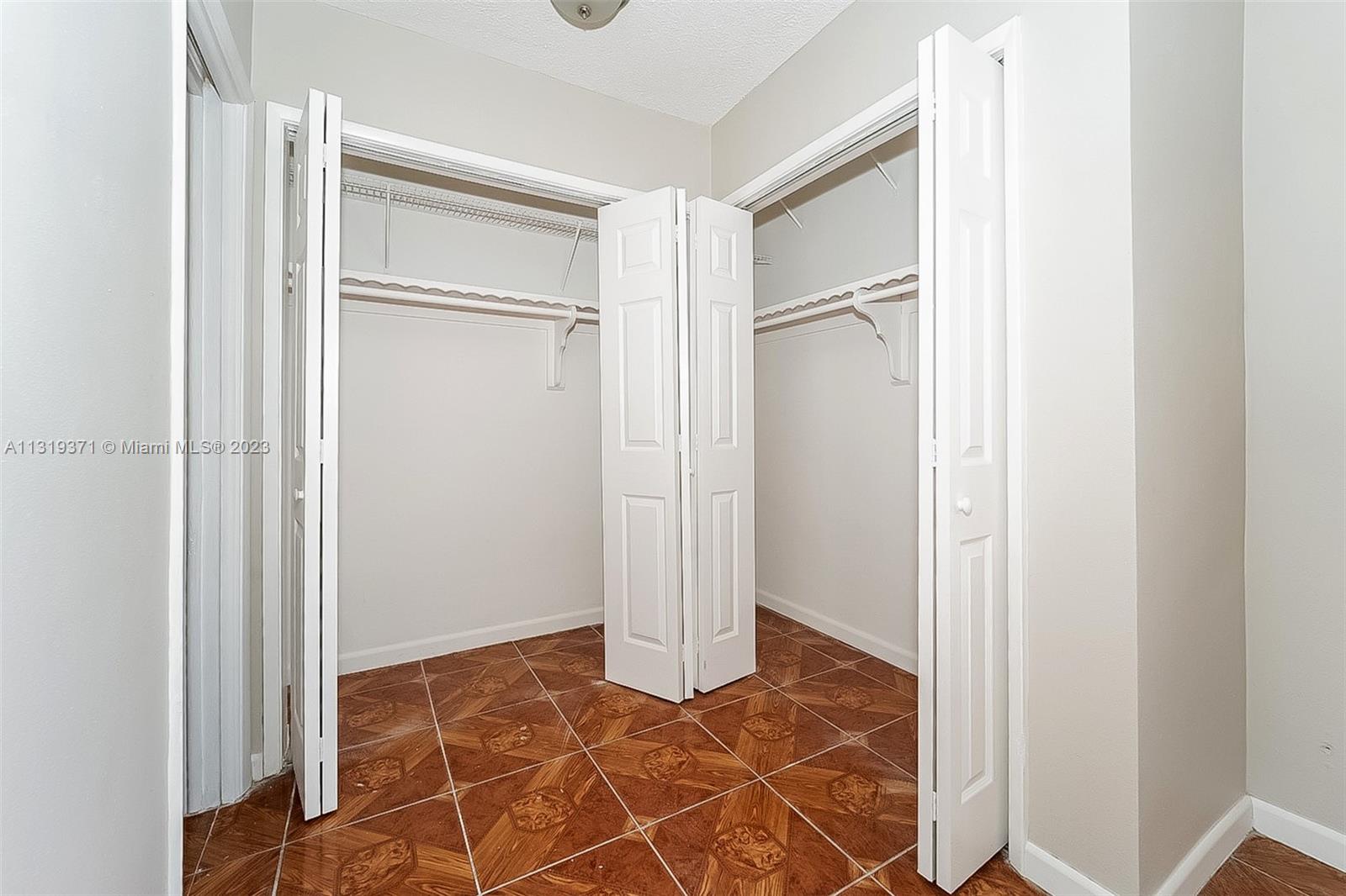 OAKLAND ESTATES 3RD SEC - Residential Lease