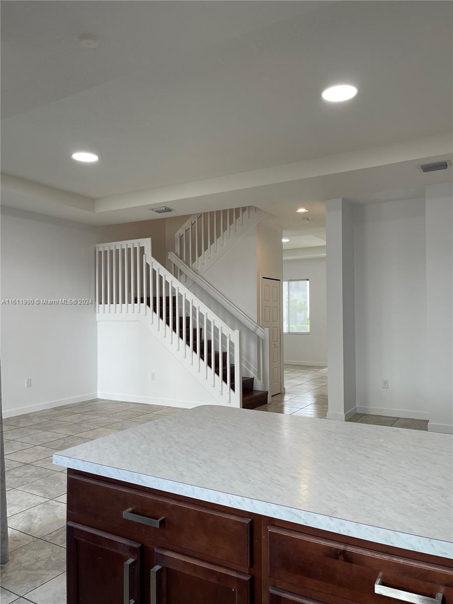 VENETIAN PARC WEST - Residential Lease