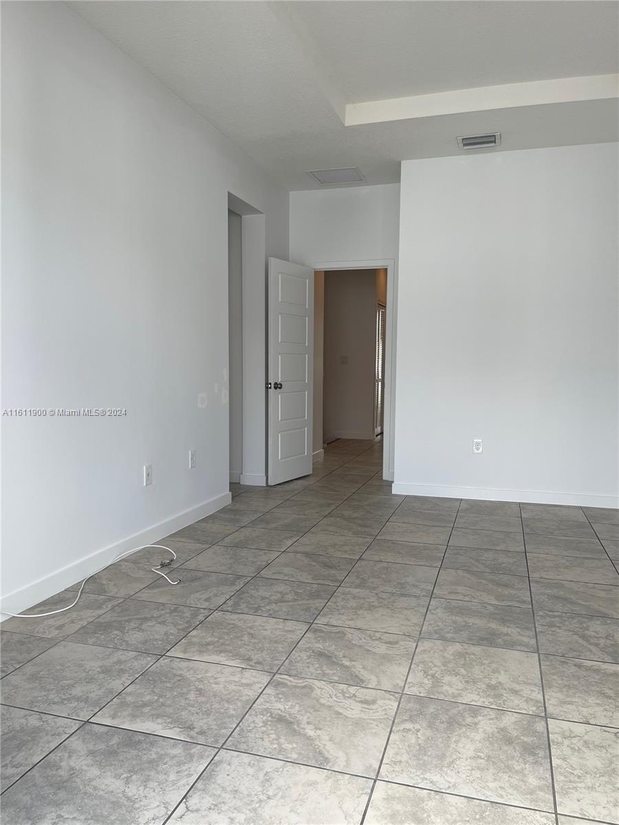 VENETIAN PARC WEST - Residential Lease