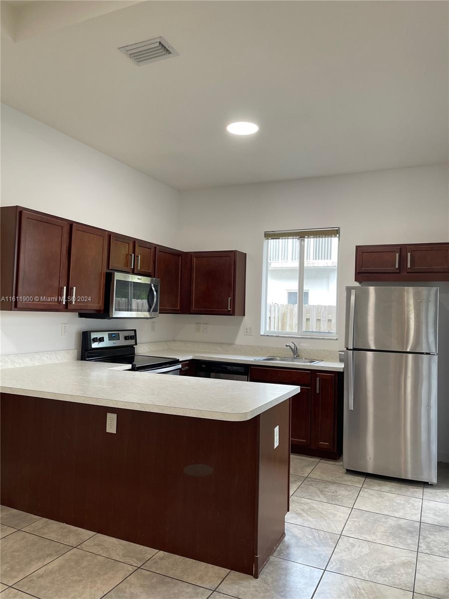 VENETIAN PARC WEST - Residential Lease