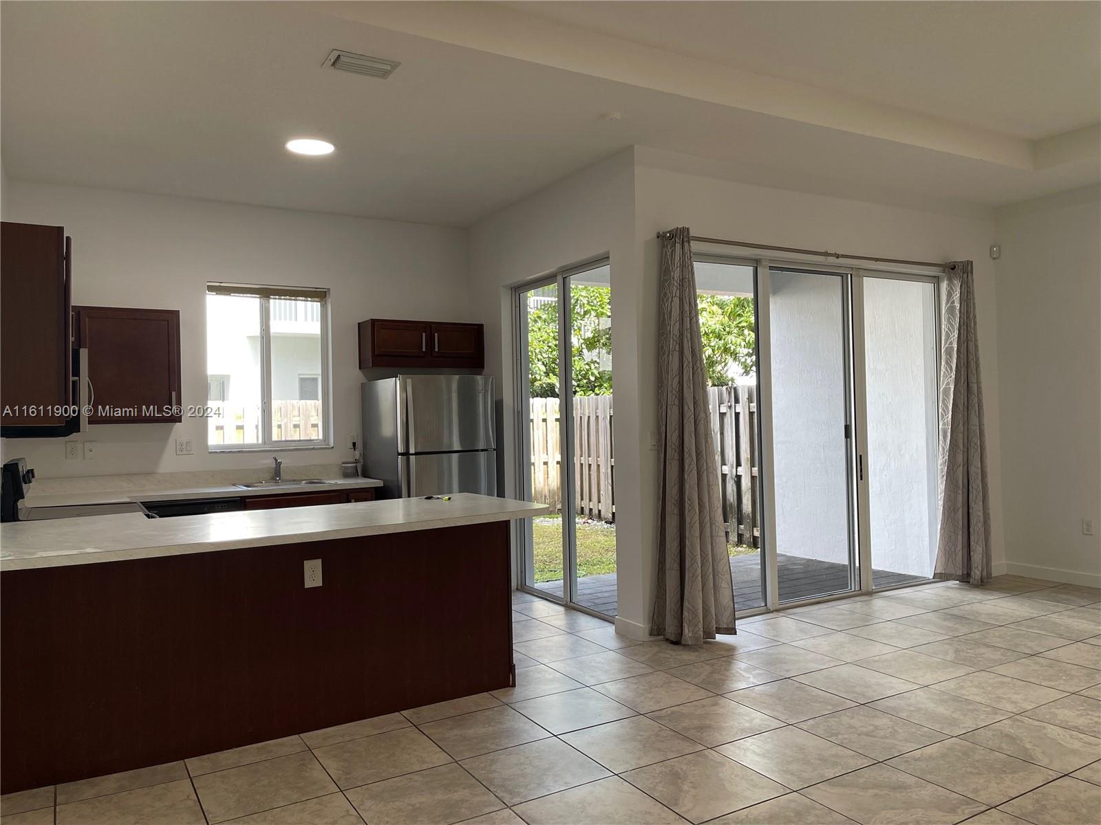 VENETIAN PARC WEST - Residential Lease