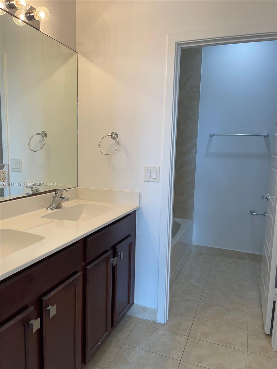 VENETIAN PARC WEST - Residential Lease
