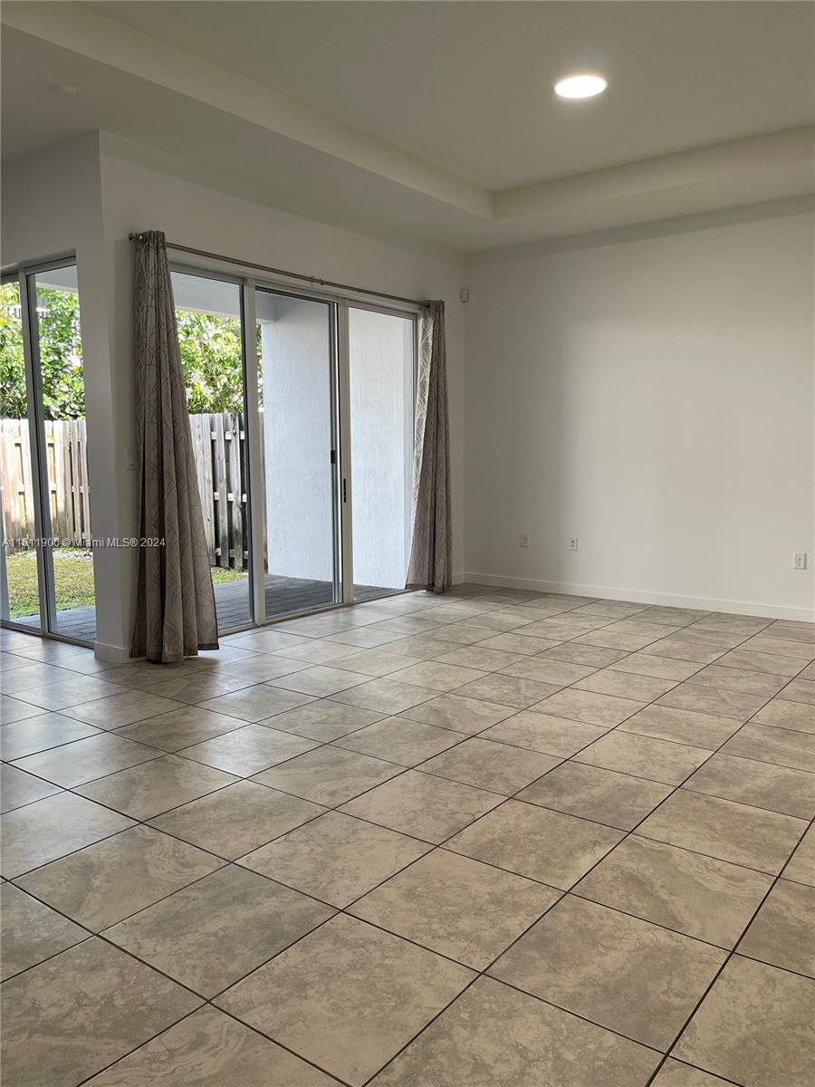 VENETIAN PARC WEST - Residential Lease