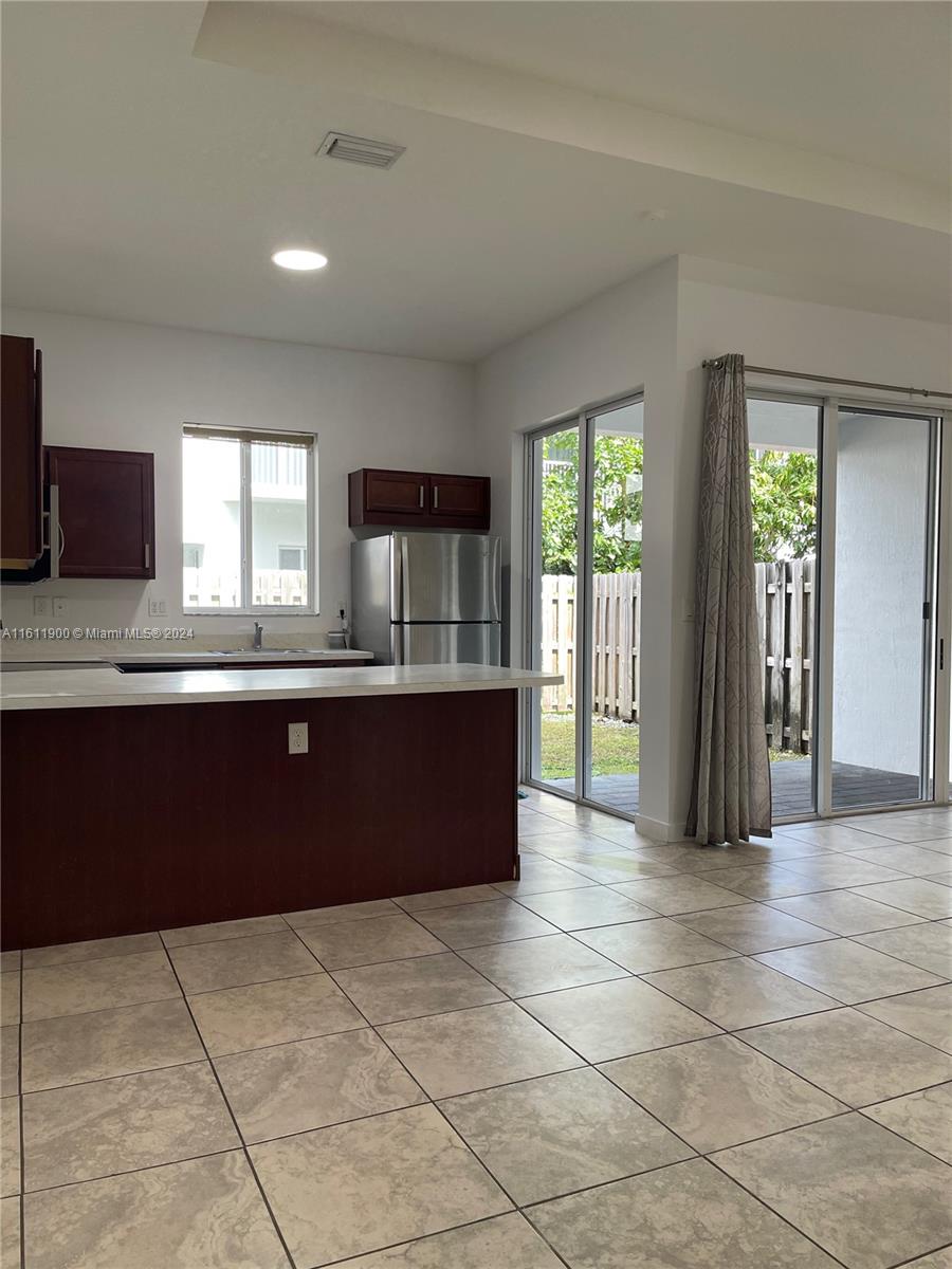 VENETIAN PARC WEST - Residential Lease