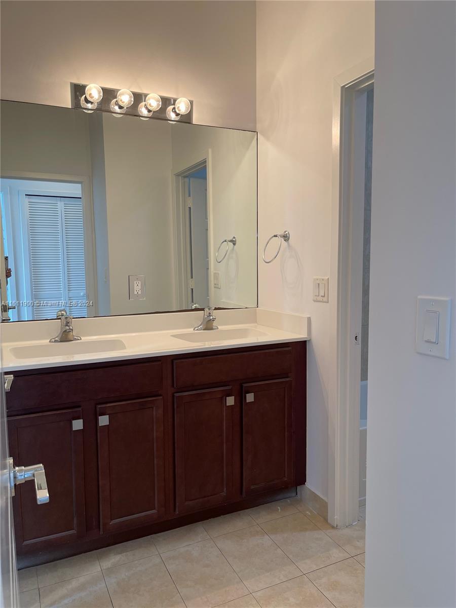 VENETIAN PARC WEST - Residential Lease