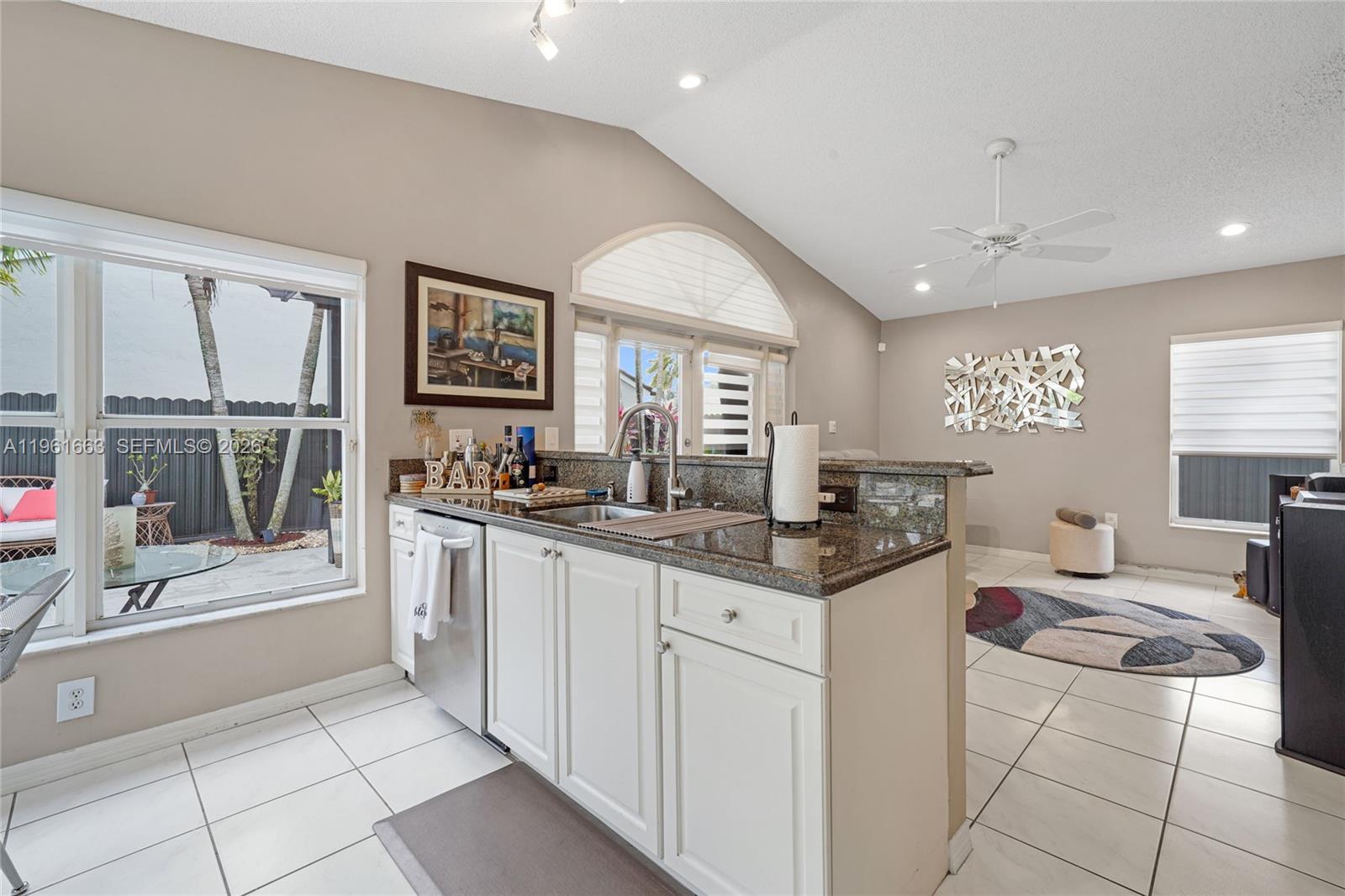 HEFTLERS LAGO MAR WEST - Residential