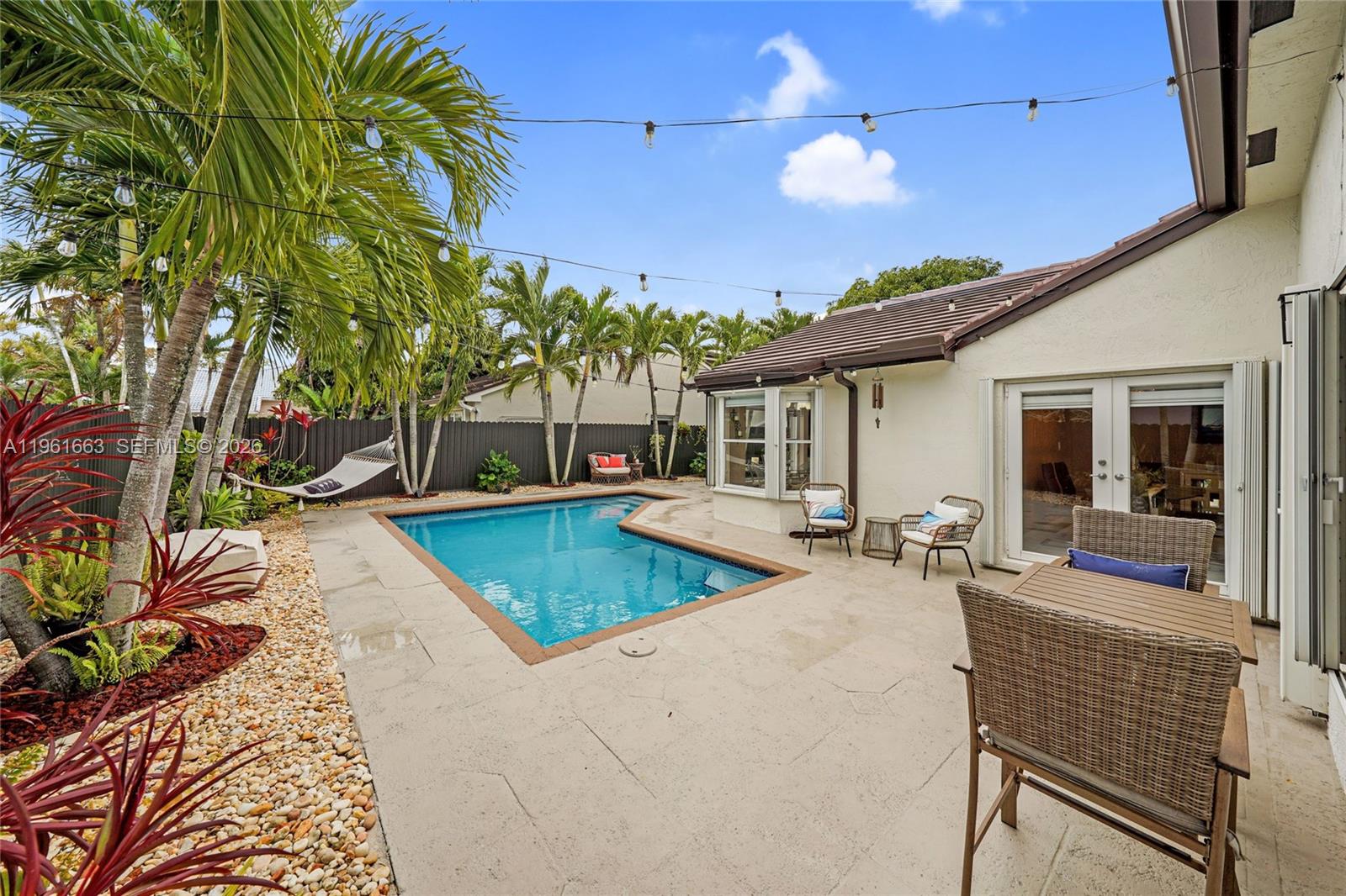 HEFTLERS LAGO MAR WEST - Residential