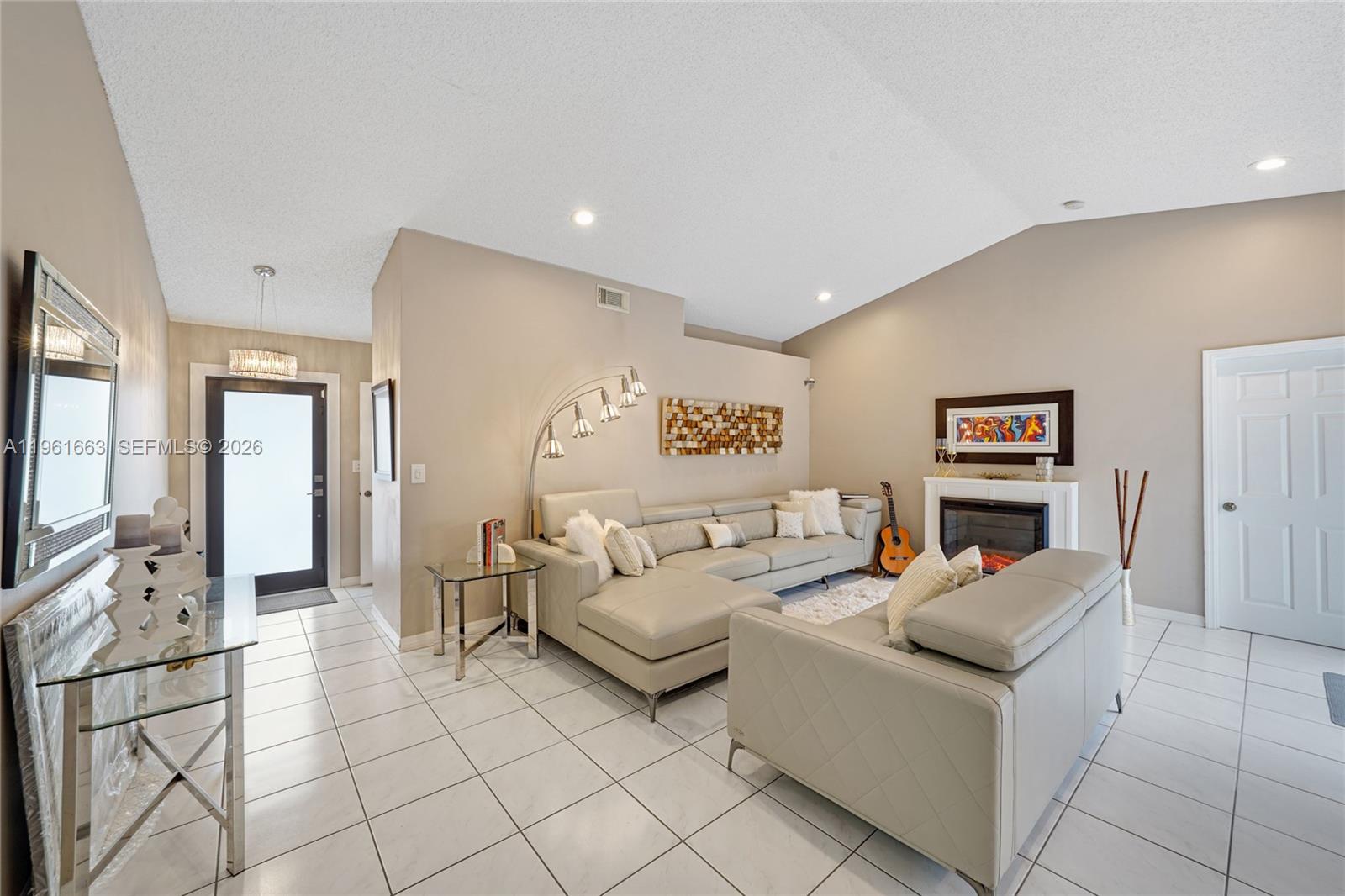 HEFTLERS LAGO MAR WEST - Residential