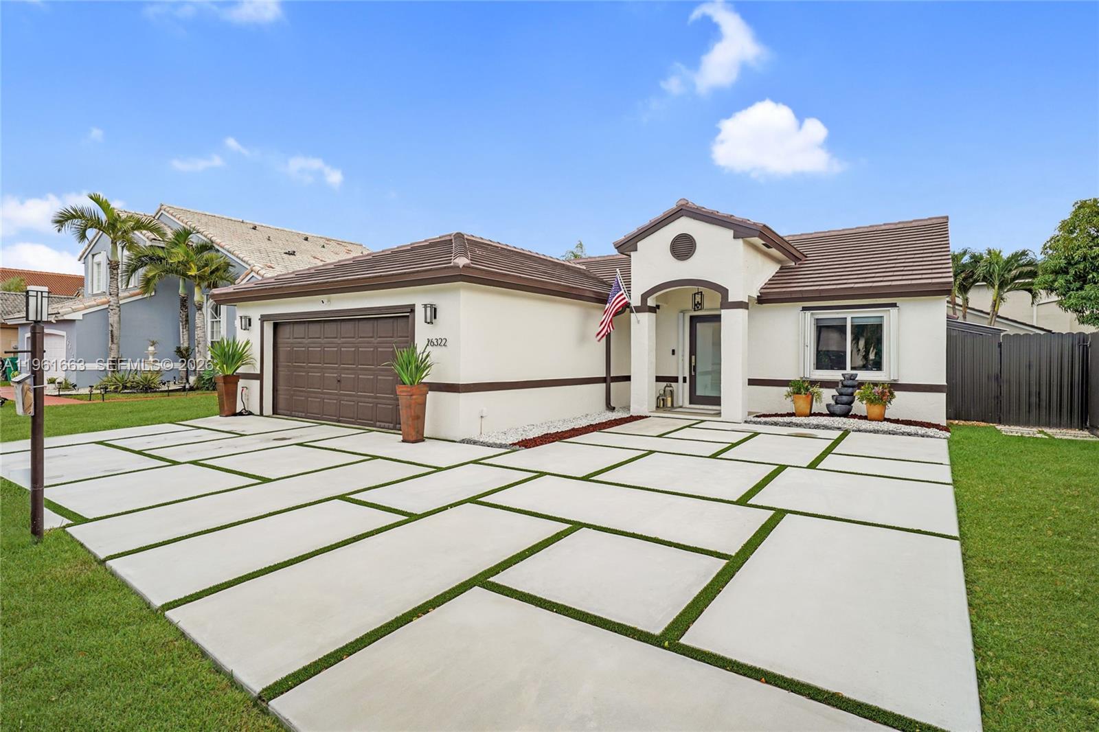 HEFTLERS LAGO MAR WEST - Residential