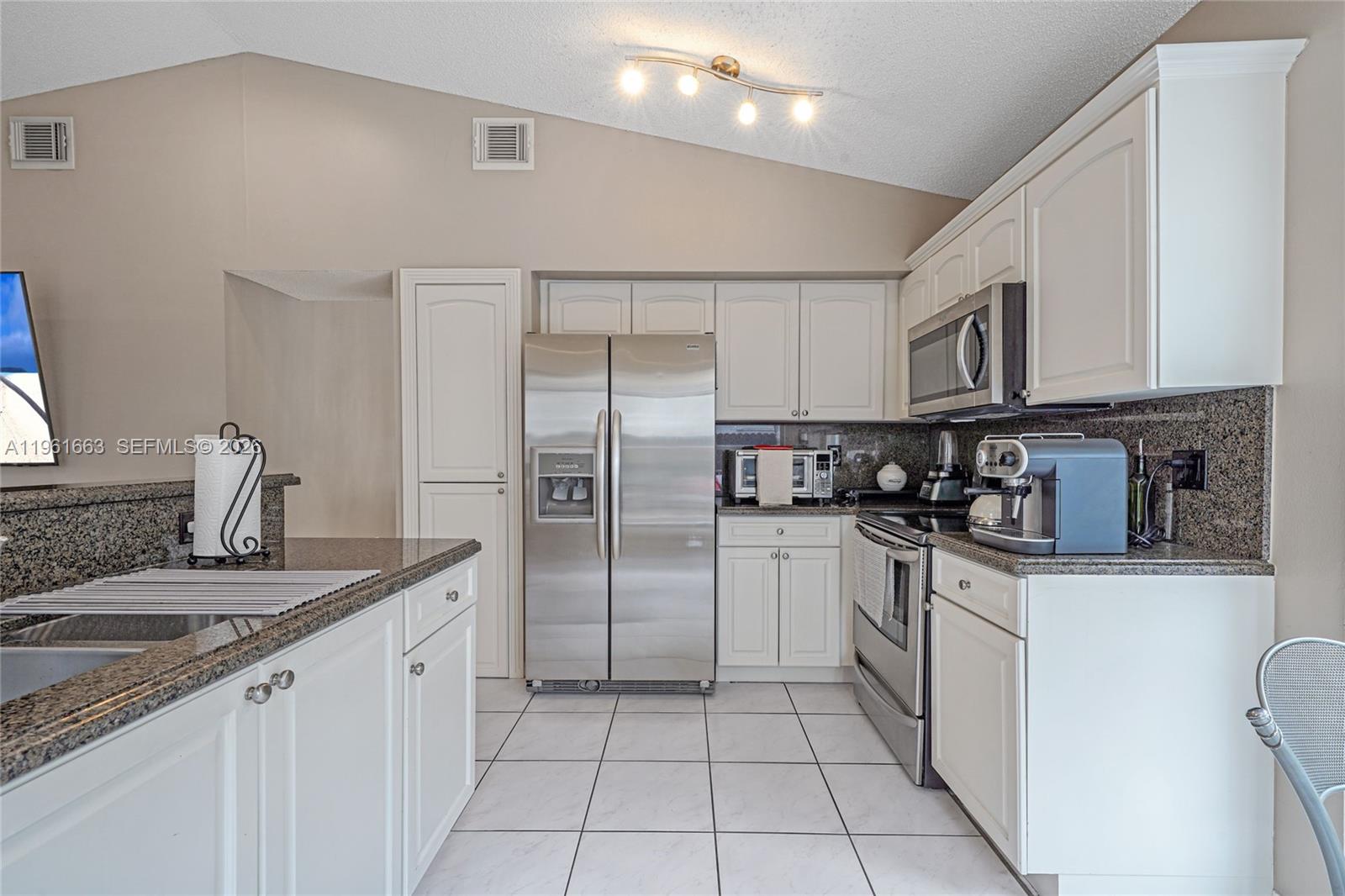 HEFTLERS LAGO MAR WEST - Residential