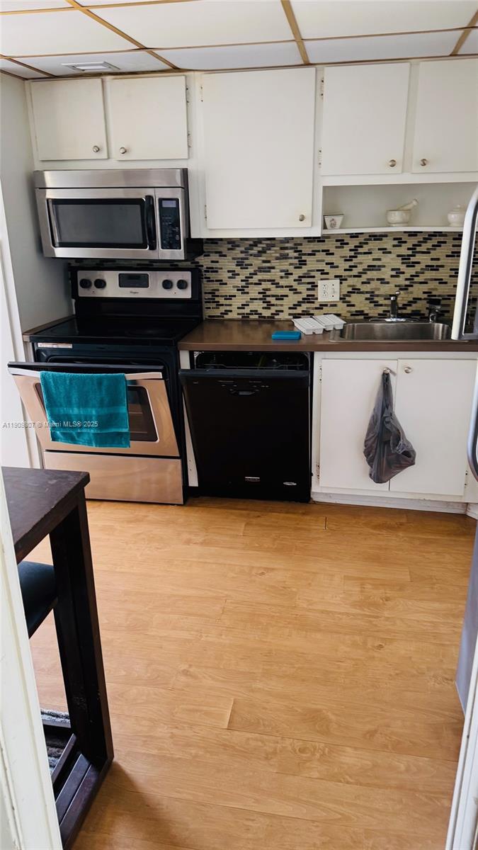 NO 10 PALM-AIRE COUNTRY C - Residential Lease