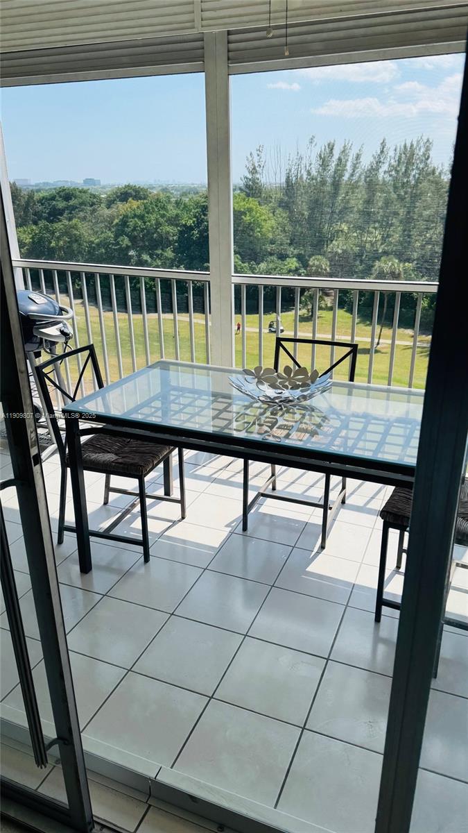 NO 10 PALM-AIRE COUNTRY C - Residential Lease