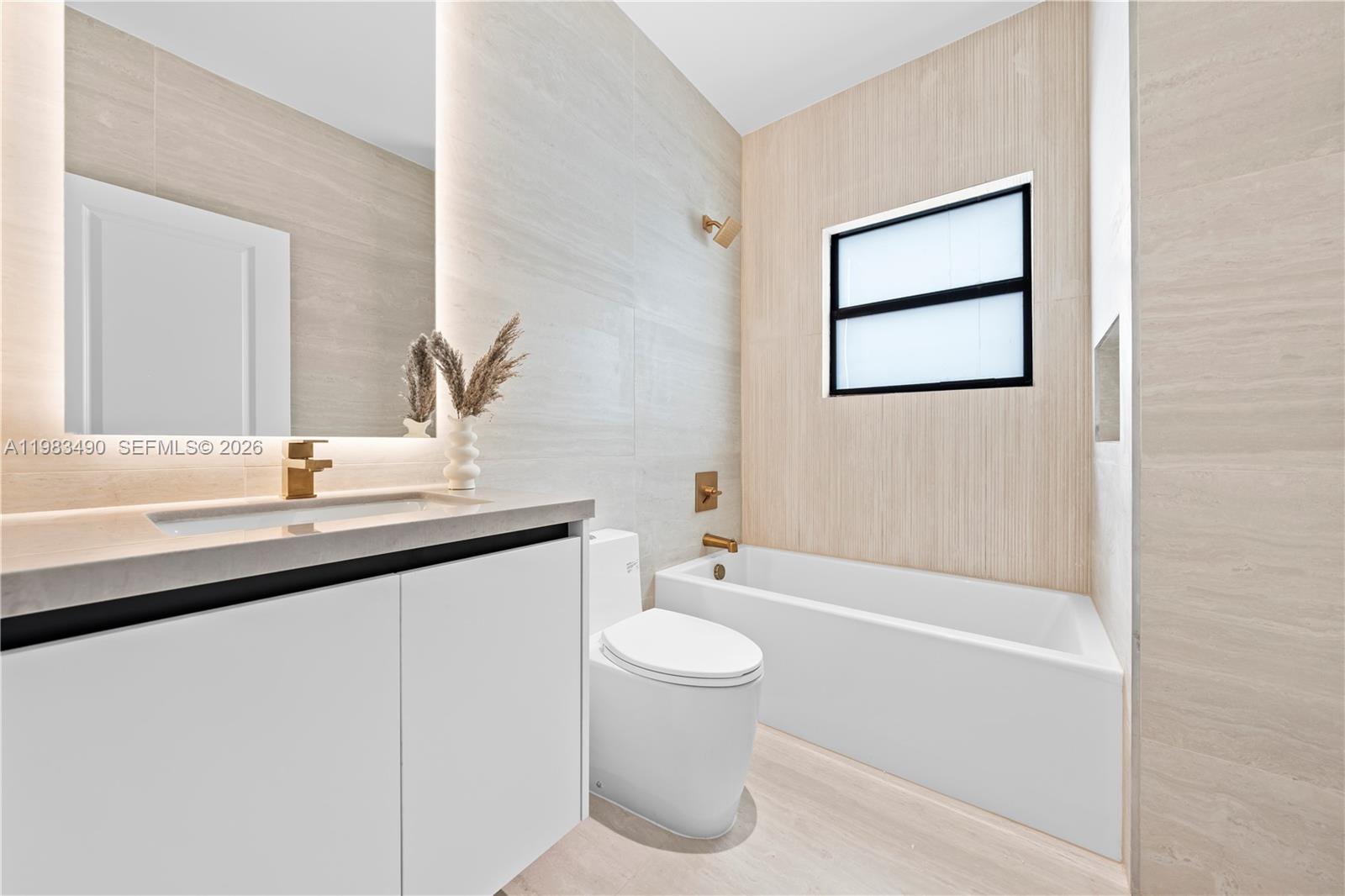 MIAMI SUBURBAN ACRES - Residential