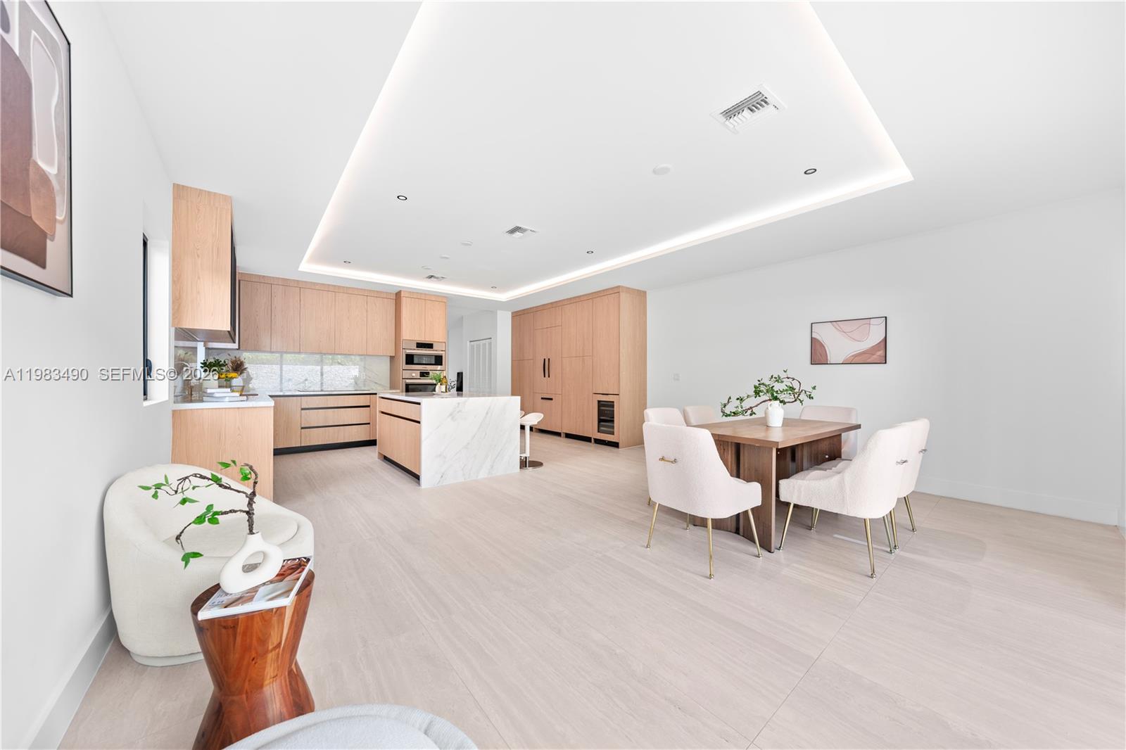 MIAMI SUBURBAN ACRES - Residential