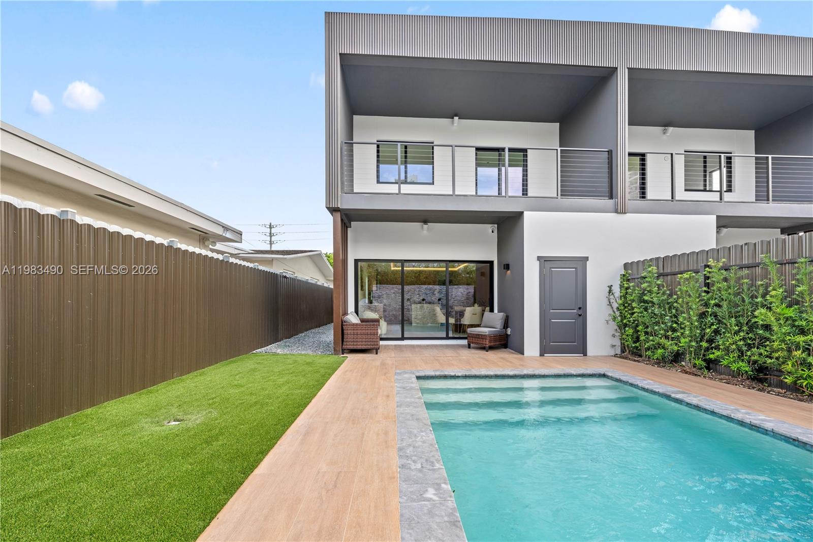 MIAMI SUBURBAN ACRES - Residential