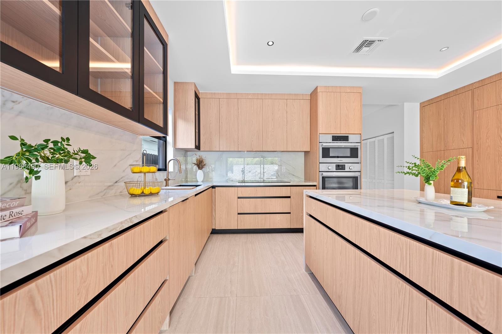 MIAMI SUBURBAN ACRES - Residential